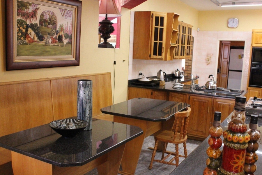 6 Bedroom Property for Sale in Van Der Hoff Park North West